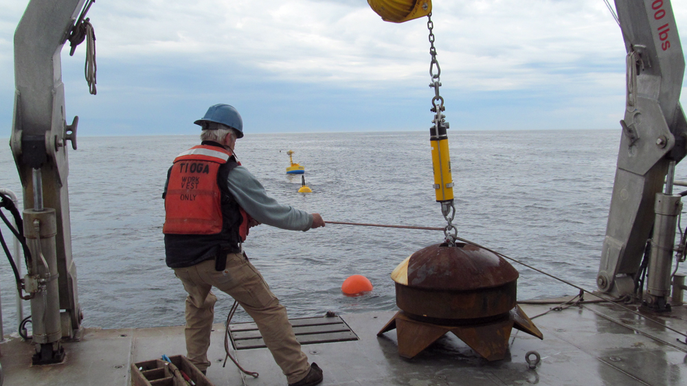 Readying the mooring's anchor (Credit: Woods Hole Oceanographic Institution)