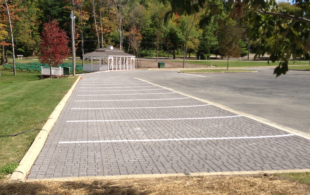 The Willoughby Hills installation features impermeable asphalt draining into permeable interlocking concrete pavement. (Credit: Ryan Winston)