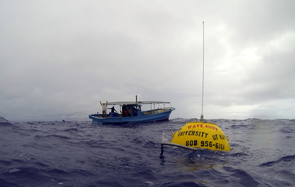 The crew deployed the wave buoy on a steep, sloping seabed (Credit: Kimball Millikan/University of Hawaii)