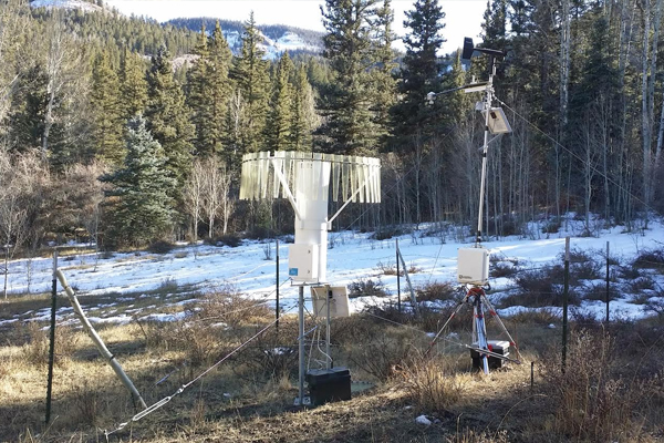 An automated hydrometeorological station that measures snow depth, wind, temperature, humidity, solar radiation, soil moisture and precipitation. (Credit: David Gochis)