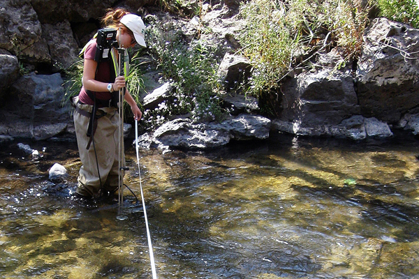 A hydrologic technician from the USGS Idaho Water Science Center measures streamflow in Fall Creek near Anderson Ranch Dam in southwestern Idaho. (Credit: John Wirt / U.S. Geological Survey)