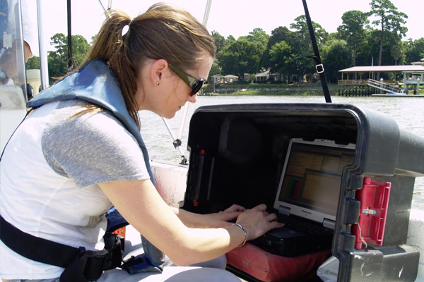 Researcher LeeAnn DeLeo monitors the flow of data while the ship is underway. (Credit: Skidaway Institute of Oceanography, U. Georgia)
