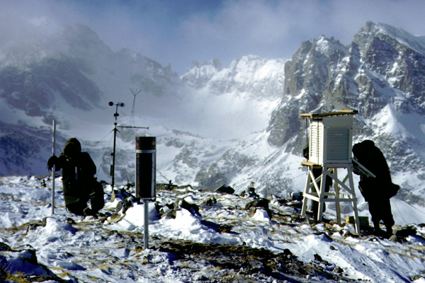 Researchers brave extreme conditions to track snowfall at Niwot Ridge. (Credit: National Science Foundation)
