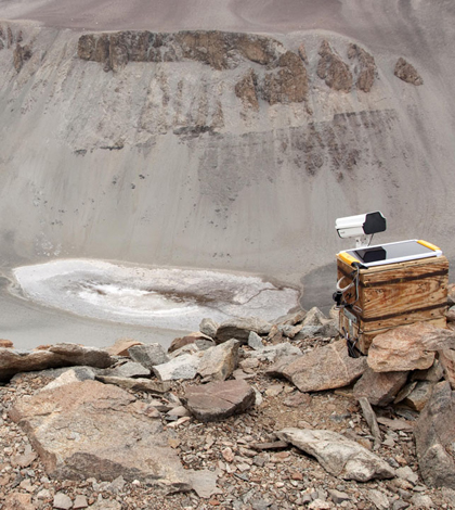 A camera installed above Don Juan Pond in Antarctica’s McMurdo Dry Valleys (Credit: Geological Sciences/Brown University)