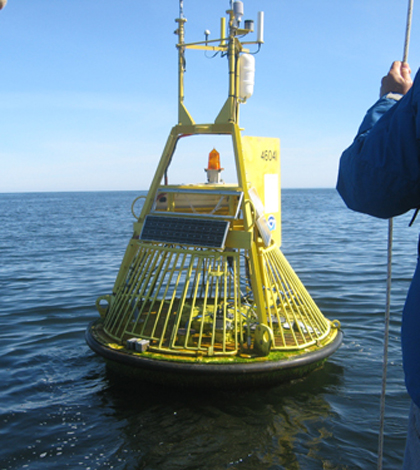 Carbon-monitoring buoy (Credit: NOAA)
