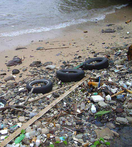 Coastal debris (Credit: NOAA)