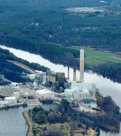 Coal-fired power plant on the Merrimack River in Bow, N.H. The plant discharges warmed water to the river which then transports, dilutes, and re-equilibrates heat. (Credit: ASSIST Aviation Solutions)