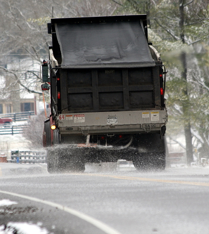 A truck spreads road salt in Tennessee (Credit: Daniel Johnson, via Flickr)
