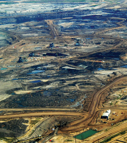 Tar sands oil field (Credit: Dru Oja Jay, Dominion)