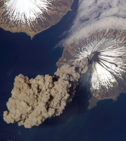 A Mount Cleveland eruption in Alaska in 2006 (Credit: NASA, via Wikimedia Commons)
