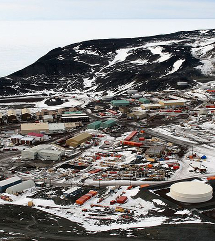 McMurdo Station, Antarctica (Credit: Gaelen Marsden, Wikimedia Commons)