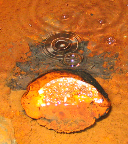 Old gas bubbles up to the surface 2.4 kilometers underground (Credit: University of Manchester)