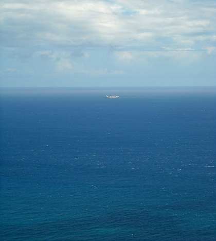 The Pacific Ocean from Diamond Head Crater (Credit: Daniel Ramirez, Wikimedia Commons)