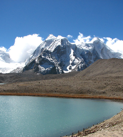 Himalayan Lake (Credit: mendhak, via Flickr)