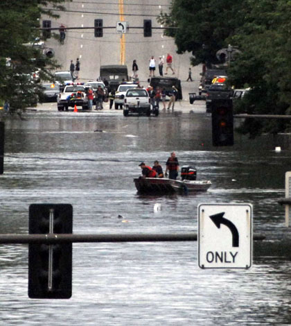 Floods in Cedar Rapids, Iowa in 2008 (Credit: Oscar Sanchez/U.S. Air Force, via Wikimedia Commons)