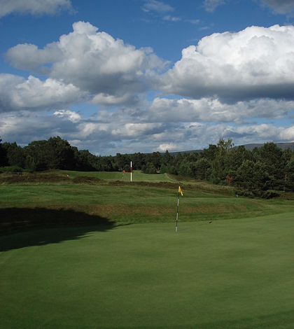 A golf course in Scotland (Credit: Turan Rajabli, via Wikimedia Commons)