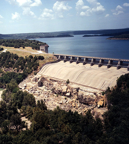 The Tenkiller Dam, the site of the new flow system and oxygen booster (Credit: U.S. Army Corps of Engineers)