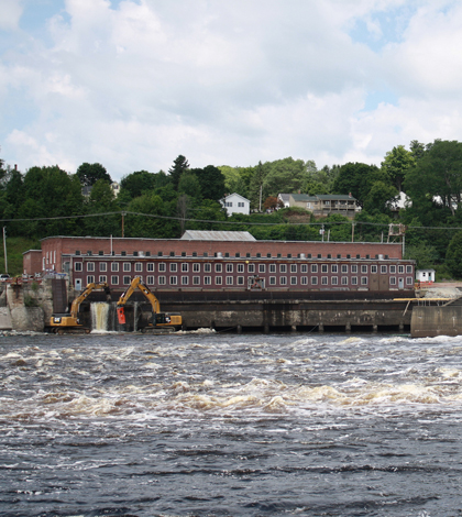 A section of the Veazie Dam on the Penobscot River (Credit: U.S. Fish and Wildlife Service, via Flickr)