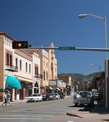 Downtown Santa Fe (Credit: Daniel Schwen, via Wikimedia Commons)