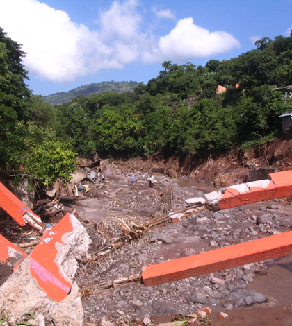 In November 2009, the muddy north slopes of San Vicente volcano gave way, destroying communities and killing hundreds. (Credit: Fredy Cruz)