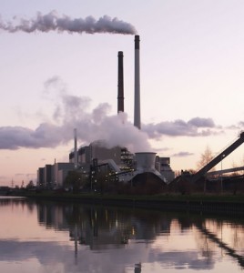 Emissions from coal-burning power plant (Credit: U.S. Department of Energy)