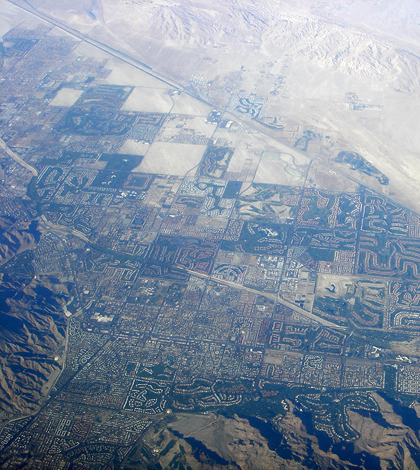 Development in the Coachella Valley (Credit: Ilpo's Sojourn, via Wikimedia Commons)