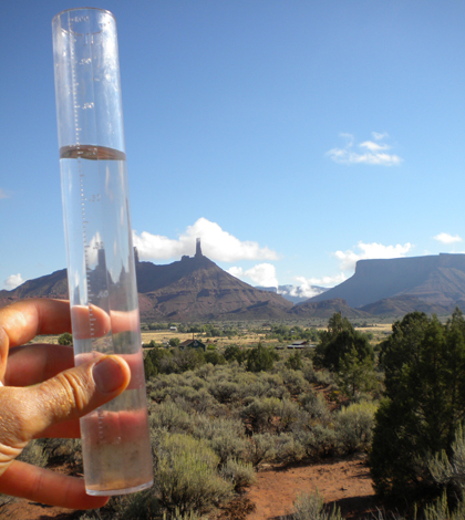 A CoCoRaHS rain gauge in Castle Valley, Utah(Credit: Tom Haraden/CoCoRaHS)