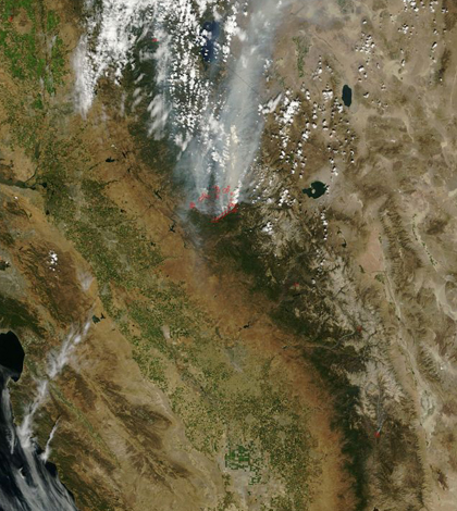 A satellite image of the Rim Fire in California, first detected by someone who saw the rising smoke (Credit: NASA, via Wikimedia Commons)
