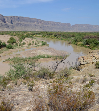The Rio Grande along the U.S.-Mexico border (Credit: Geoff Gallice, via Wikimedia Commons)