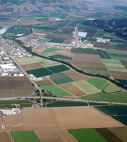 Aerial view of Watsonville, Calif., in the Salinas Valley (Credit: U.S. Army Corps of Engineers, via Wikimedia Commons)