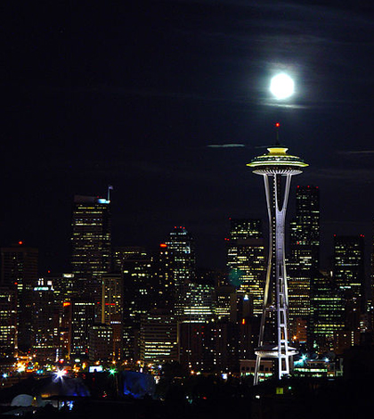 Seattle Skyline at night (Credit: Nova77, via Wikimedia Commons)