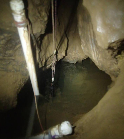 Water quality monitoring setup in a Virginia cave (Credit: Wil Orndorff)