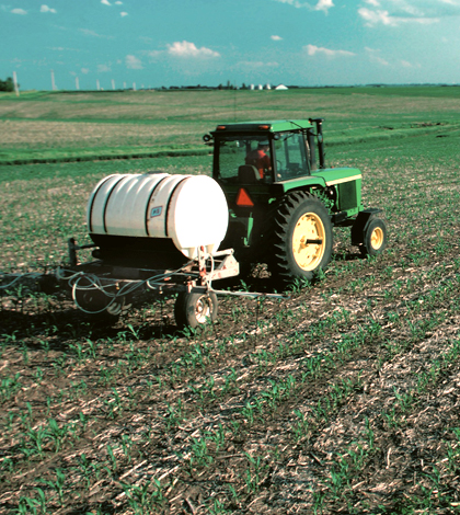 A farmer applies nitrogen fertilizer to a corn field in Iowa (Credit: U.S. Department of Agriculture)