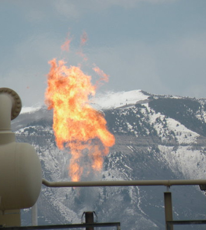 Flaring at a natural gas refinery in Colorado (Credit: Tim Hurst)