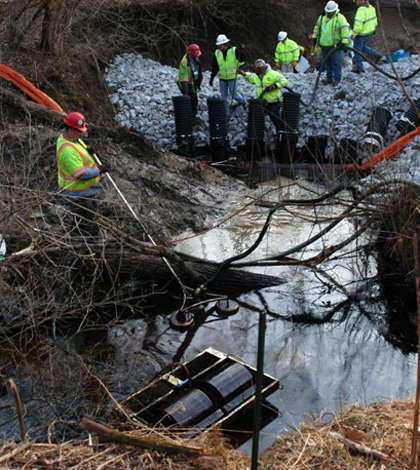 Crews address an oil spill in Oak Glen Nature Preserve (Credit: Ohio Environmental Protection Agency)