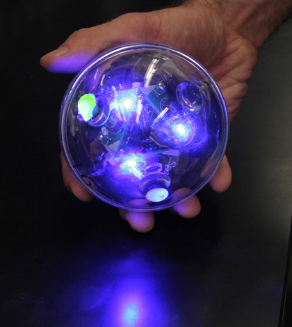 A sensorbot flashing its code (Credit: The Biodesign Institute at Arizona State University)