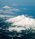 The Cascade Mountains, where spring storms swung snowpack levels from dry to average (Credit: puuikibeach, via Wikimedia Commons)