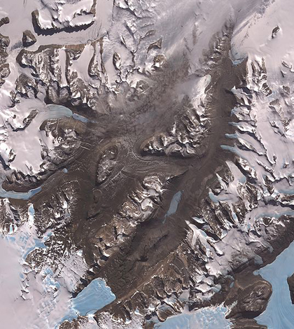McMurdo Dry Valleys (Credit: NASA, via Wikimedia Commons)