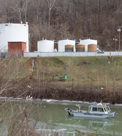 An environmental enforcement boat patrols in front of the chemical spill at Freedom Industries (Credit: Foo Conner, via Flickr)