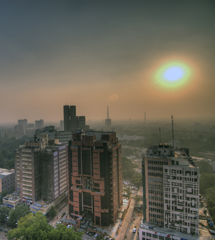 Smog in the skies of Delhi, India (Credit: wili hybrid, via Wikimedia Commons)