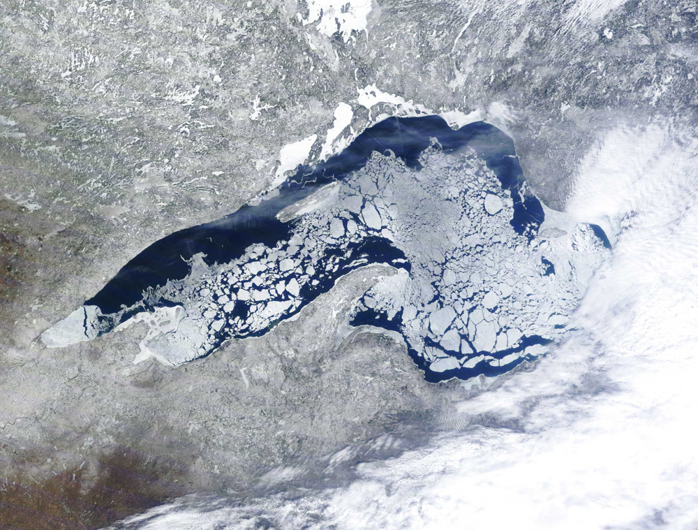 Scientists look under Lake Superior ice to further Great Lakes research