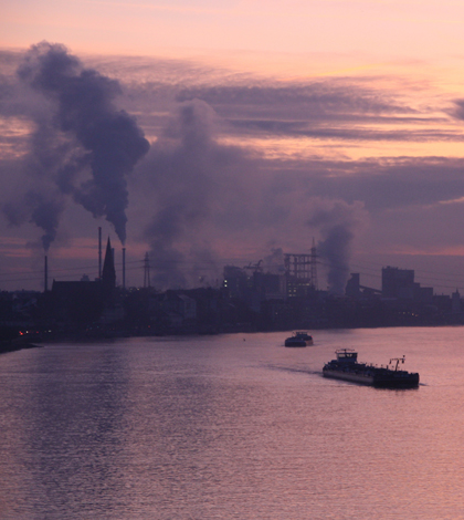 Air pollution over the Red River in Germany (Credit: Martin Fisch, via Flcikr/CC BY-SA 2.0)