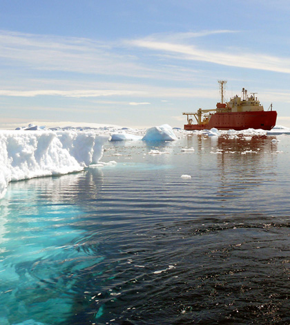 UW's profilers will monitor the ice-filled waters of the Southern Ocean, which can be dangerous for research vessels (Credit: Oscar Schofield/Rutgers University)