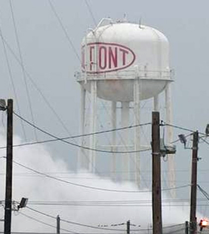 A recent fatal accident at DuPont in La Porte, Texas leaked 23,000 pounds of methyl mercaptan. (Credit: The Texas Tribune)