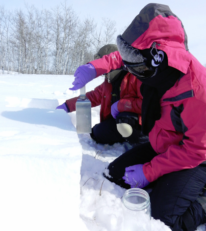 Researchers use a spatula to collect snow at a sampling site in North Dakota. (Credit: S. Warren / UW)
