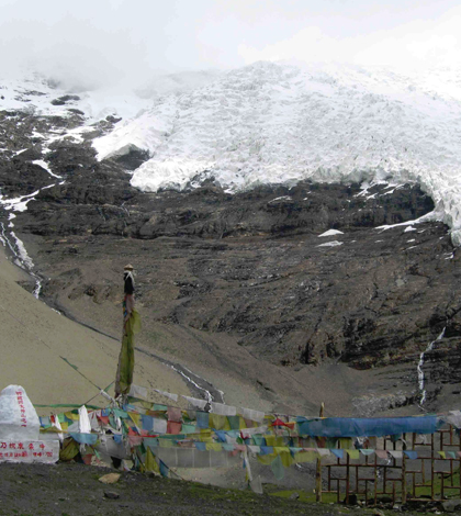 Melting glaciers, like this one in Tibet, could add to carbon levels. (Credit: Robert Spencer / Florida State)