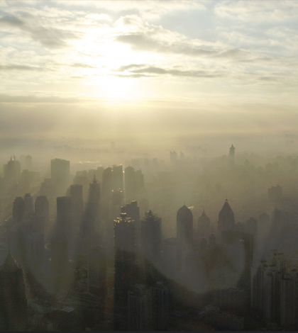 carbon emissions / Nearly half a million people die each year from complications related to China’s air pollution. (Credit: BriYYZ/CC BY-SA 2.0)