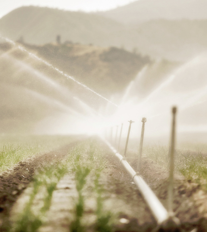 Farming irrigation. (Credit: John Curley/CC BY-NC-SA 2.0)