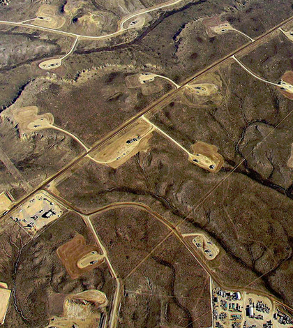 Hydraulic fracturing operations in Wyoming shale fields. (Credit: Simon Fraser University/CC BY 2.0)