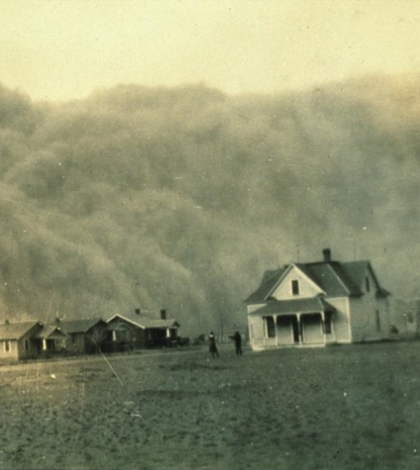 Dust storm approaching homes in Stratford, Texas. (Credit: George E. Marsh / NOAA)